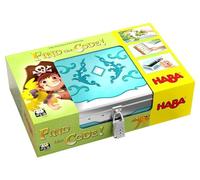 HABA- Find The Code Isla Pirata Juego Infantil de Mesa, Multicolor (304839), 1 cofre del tesoro, 1 candado con combinación, 1 caja de los enigmas, 1 archivador, 12 cartas de enigma, 9 piezas de puzzle (que forman un mapa del tesoro), 1 figurita, 1 instrucciones del juego.