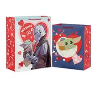 Hallmark Juego de bolsas de regalo para el día de San Valentín de Star Wars The Mandalorian (2 bolsas: 1 grande de 13 pulgadas, 1 extra grande de 15 pulgadas), Grogu, Baby Yoda, para niños, maridos, fanáticos