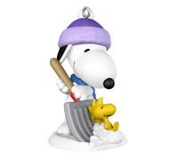 Hallmark Keepsake Mini adorno navideρo de 1 pulgada 2025 Peanuts Diversiσn de invierno con regalos de Snoopy para fanαticos de Peanuts