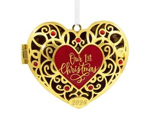 Hallmark Nuestro Primer medallón de corazón de Navidad 2024, Adorno de Navidad, Metal