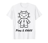 Halloween Horror Pins and Chill Funny Voodoo Doll Camiseta