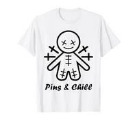 Halloween Horror Pins and Chill Funny Voodoo Doll Camiseta