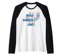 Hanukkah En el Mundo Lleno de Oscuridad ser una luz Chanukah Camiseta Manga Raglan