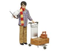 Harry Potter en la Plataforma 9 3/4 Muñeco articulado de juguete con Hedwig y carrito portaequipajes con accesorios y pegatinas (Mattel GXW31)