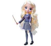 HARRY POTTER-WIZARDING WORLD - MUÑECA LUNA LOVEGOOD 20CM - Figura Luna Lovegood Articulada con Varita y Uniforme Hogwarts - 6061838 - Juguetes Niños 5 Años +