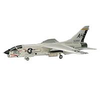 Hasegawa 1:72 Scale F-8E Crusader Model Kit (Importación USA)