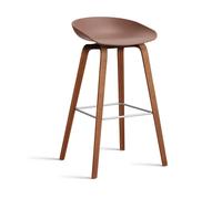 HAY Taburete alto About a Stool 32 con base de nogal 2.0 Ladrillo suave-soporte de acero inoxidable