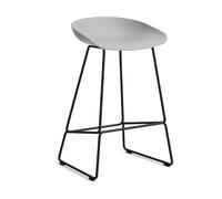 HAY Taburete bajo About a Stool 38. 2.0 Gris hormigón-estructura de acero negro