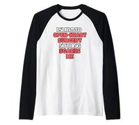 He Sobrevivido A Una Operación A Corazón Abierto. Ya Nada Me Camiseta Manga Raglan