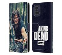 Head Case Designs Licenciado Oficialmente AMC The Walking Dead Estar al acecho Daryl Dixon Carcasa de Cuero Tipo Libro Compatible con Motorola Moto G73 5G