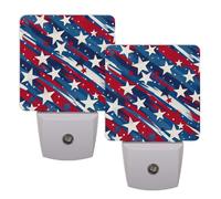 Helhappy Paquete de 2 luces LED de noche enchufables a la pared, azul y rojo, bandera de Estados Unidos, estrellas con sensor automático, lámpara de noche del atardecer al amanecer para dormitorio