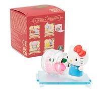 Hello Kitty, 1 Figura de 4,5 cm y Accesorios en Caja Transparente, Serie Big Apple Workshop, Modelo Aleatorio, para niños a Partir de 3 años, HKT39