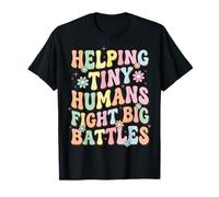 Helping Tiny Humans Fight Big Battles Cuidadora Infantil Camiseta