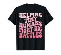 Helping Tiny Humans Fight Big Battles Cuidadora Infantil Camiseta