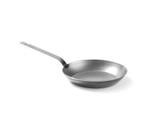 HENDI Sartén de freír tradicional, apta para todas las fuentes de calor, mango soldado, duradera, revestimiento antiadherente natural después de curarse, base: 18cm, ø240x(H) 45mm, acero al carbono