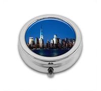 Hermosa foto de la torre de la libertad y el horizonte inferior de Manhattan en la ciudad nocturna, bolsillo redondo personalizado plateado de 2.1 pulgadas - 3 compartimentosBox/pastillero bolsillo
