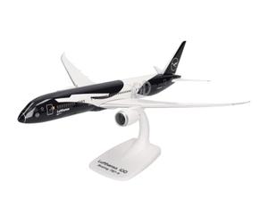 Herpa Miniatura del avión Lufthansa Boeing 787-9 Dreamliner 100 años - Snap-Fit, Escala 1:200, Modelo prefabricado, maqueta de colleción, modelismo, Avion con Soporte, Figura plástico