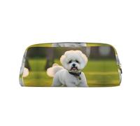 HJLUUFT Bichon Frise Dog on the Grass - Estuche de cuero de grano cruzado de alta calidad y bolsa de maquillaje, almacenamiento versátil para bolígrafos, cosméticos y más