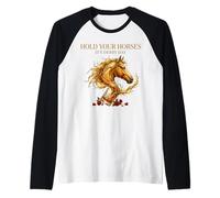 Hold Your Horses Horse Racing Whiskey Drink Camiseta Manga Raglan