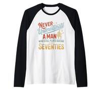 Hombre Que todavía Toca la Guitarra en Sus Setenta Guitarrista Retro Camiseta Manga Raglan
