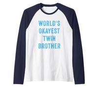 Hombre World's Okayest Twin Brother Funny Sarcastic Brotherly Cita Camiseta Manga Raglan