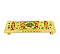 Home Genie Chowki decorativo para ídolos de Dios, plataforma Pooja hecha a mano con diseño de pavo real para mandir, templo y decoración del hogar, Chowki pintado en amarillo y dorado.