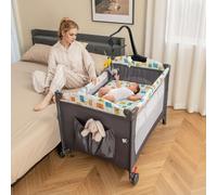 HONEY JOY Pijama de noche para bebé, paquete 6 en 1 y juego con moisés infantil, mesa cambiadora de pañales y patio de juegos portátil con puerta con cremallera, 4 alturas ajustables, caja de música y