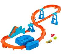 Hot Wheels Circuito Supersalto Conjunto de pista con coche de juguete, caja de construcción exclusiva con propulsor motorizado, vehículo a escala 1:64 y pista Speed Snap, JDB49