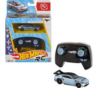Hot Wheels Coche de juguete a control remoto, función completa, escala 1:64, Ford Mustang, botón de refuerzo para carreras y acrobacias dentro o fuera de pista, recarga con cable USB