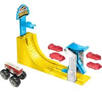 Hot Wheels Monster Trucks Big Air Breakout Play Set with 5 Ala (Importación USA)