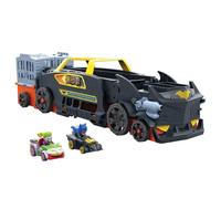 Hot Wheels RacerVerse Camión de Transporte de Batman, Pista para Coches de Juguete con 3 lanzadores, Incluye 1 vehículo de Batman y 1 del Joker, Regalo para niños y niñas +3 años, HXN21