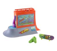 Hot Wheels Skate Aquarium Skatepark Playset con Tony Hawk Diftonboard y un par de zapatos de skate extrables
