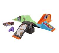 Hot Wheels Skate Arcade Skatepark Playset con Tony Hawk Diftonboard y un par de zapatos de skate extrables