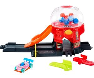 Hot Wheels Tienda de dulces en la ciudad Conjunto de pista, conjunto de juego de máquina de chicles con coche de juguete metálico a escala 1:64 con forma de dónut y pista Speed Snap, JBM62