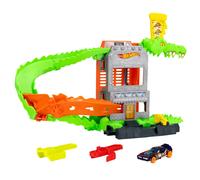 Hot Wheels Toy Car Track Set, Croc Pizza Attack Playset with 1:63 Scale Vehicle,