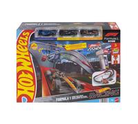 Hot Wheels Track Set & 1:64 Scale McLaren Formula 1 Team, Oracle Red Bull Racing