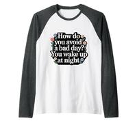How Do You Avoid A Bad Day You Wake Up At Night - Camiseta Manga Raglan