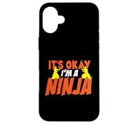 Humor de Artista marcial Está Bien Soy un Ninja posando Silueta Carcasa para iPhone 16 Plus