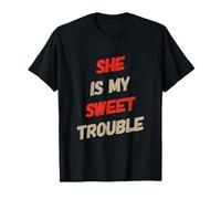 Humor Gracioso Texto Gente Divertida Funny She Is My Sweet Trouble Camiseta