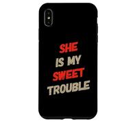 Humor Gracioso Texto Gente Divertida Funny She Is My Sweet Trouble Carcasa para iPhone XS MAX