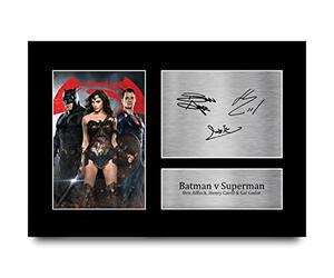 HWC Trading A4 Ben Affleck, Henry Cavill & Gal Gadot Batman v Superman Los Regalos Imprimieron La Imagen Firmada Del Autógrafo Para Los Fans De La Memorabilia De La Película - A4