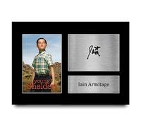 HWC Trading A4 Iain Armitage Young Sheldon Sheldon Cooper Los Regalos Imprimieron La Imagen Firmada Del Autógrafo Para Los Fans De La Demostración De Serie De Televisión - A4