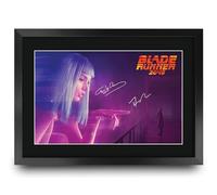 HWC Trading Blade Runner 2049 Scene 1 Los Regalos Imprimieron La Imagen Firmada Del Autógrafo Para Los Fans De La Memorabilia De La Película - A3 Enmarcado
