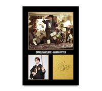 HWC Trading Daniel Radcliffe Harry Potter Harry Potter Los Regalos Imprimieron La Imagen Firmada Del Autógrafo Para Los Fans De La Memorabilia De La Película - A4 Solo Impresión (ID-005747)
