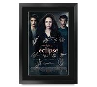HWC Trading FR A3 Crepúsculo 3 Eclipse Kristen Stewart, Robert Pattinson Gifts Póster Impreso Firmado Autógrafo Imagen para Fanáticos de Recuerdos de Películas - A3 Enmarcado
