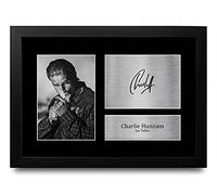 HWC Trading FR A4 Charlie Hunnam Sons of Anarchy Jax Teller Los Regalos Imprimieron La Imagen Firmada Del Autógrafo Para Los Fans De La Demostración De Serie De Televisión - A4 Framed