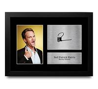 HWC Trading FR A4 Neil Patrick Harris How I Met Your Mother Los Regalos Imprimieron La Imagen Firmada Del Autógrafo Para Los Fans De La Demostración De Serie De Televisión - A4 Framed