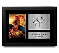HWC Trading FR Tobey Maguire Spider-Man Gifts - Foto de autógrafo firmada para los fanáticos de la película, A4, enmarcado