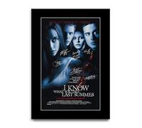 HWC Trading I Know What You Did Last Summer Los Regalos Imprimieron El Cartel Firmaron La Imagen Del Autógrafo Para Los Fans De La Memorabilia De La Película (ID-003235) - A4 Solo Impresión
