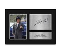 HWC Trading Jackie Chan Police Story Sergeant 'Kevin' Chan Ka-Kui Los Regalos Imprimieron La Imagen Firmada Del Autógrafo Para Los Fans De La Memorabilia De La Película - A4 (ID-011739)